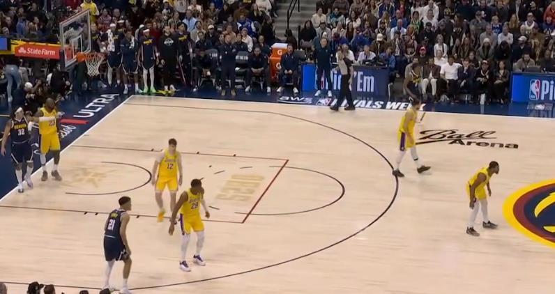 开云-湖人激战掘金!斯玛特狂打铁 蒂米惊艳 东契奇稳定输出